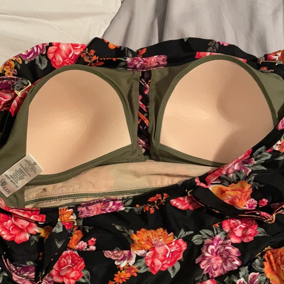 Floral peplum suit 22/24 - Picture 3 of 4